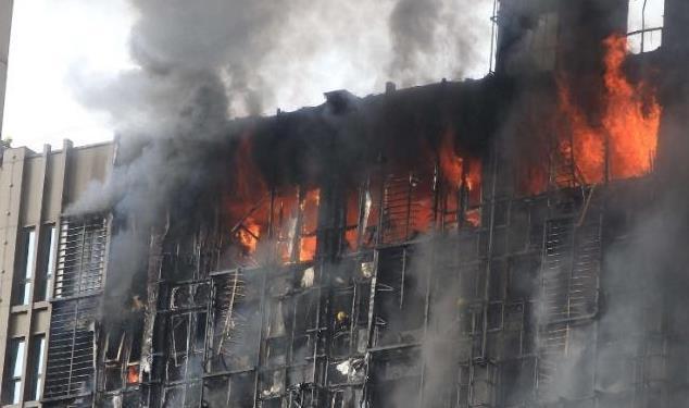 芒果体育官方网站为啥房子是钢筋混泥土建的家具一着火 却整栋楼都燃起来？(图1)